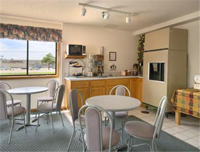 Motel Super 8 By Wyndham Long Prairie Restaurant photo